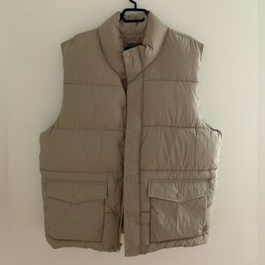 GAP Men's Tan Puffer Sleeveless Vest